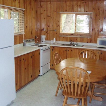 Totem Resorts Sioux Narrows Стая снимка